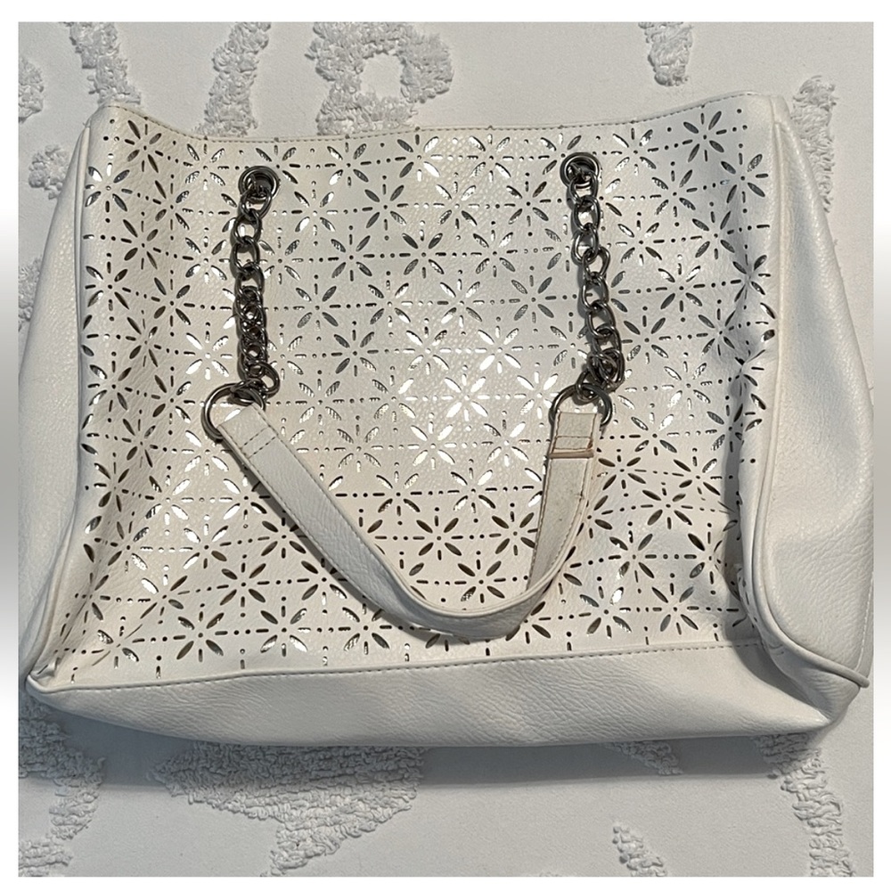 🤍 Womens White Large Tote/Hand Bag Pocketbook - Cut Out design 🛍️